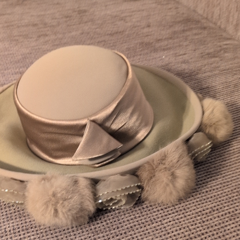 Hat - Picture 1 of 2